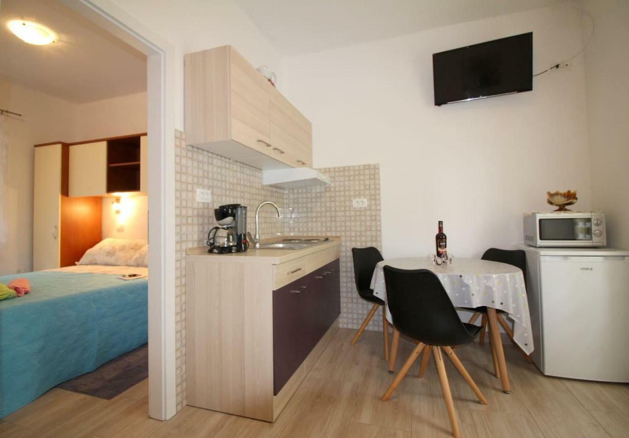 Apartment Noemi In City Center 포레치 외부 사진
