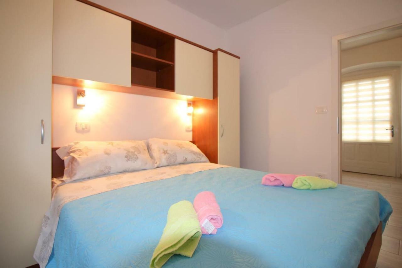 Apartment Noemi In City Center 포레치 외부 사진