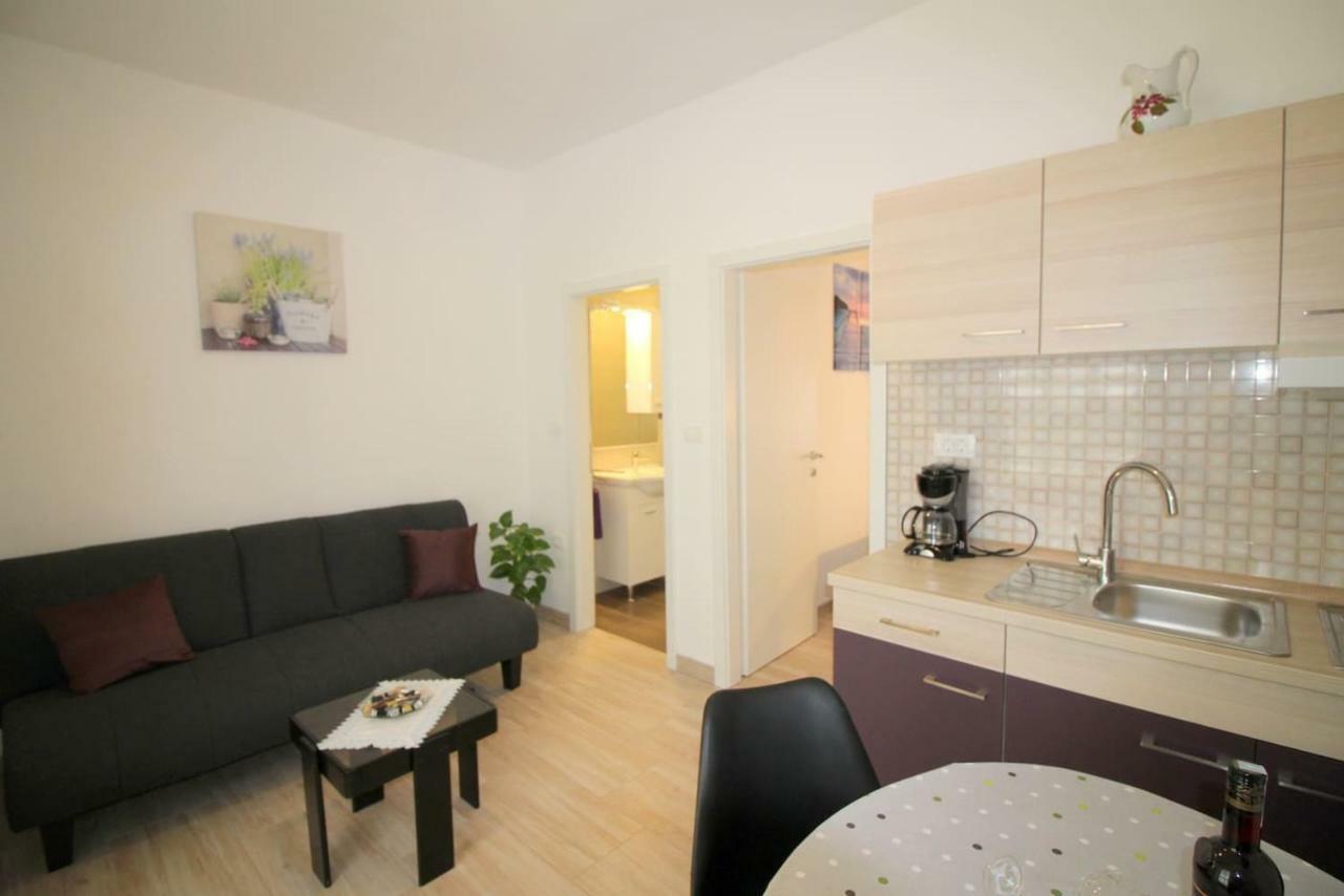 Apartment Noemi In City Center 포레치 외부 사진