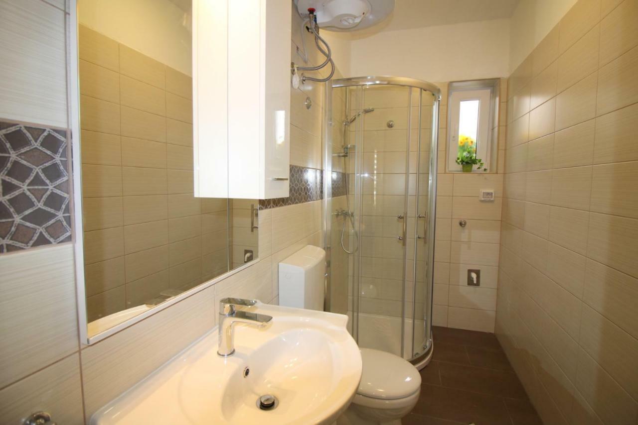 Apartment Noemi In City Center 포레치 외부 사진